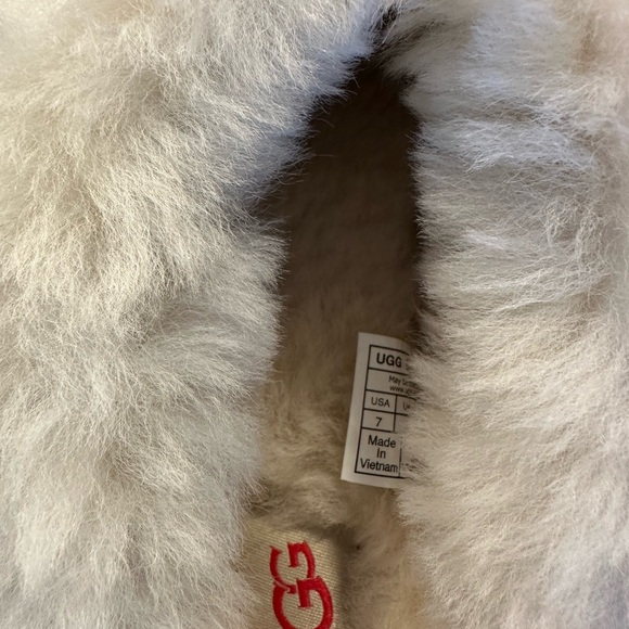UGGs Slippers - Picture 5 of 7